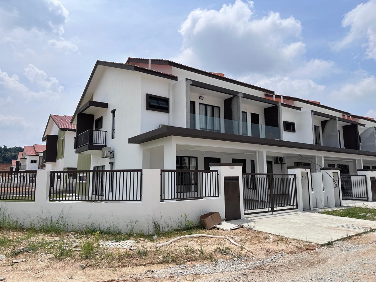 Puncak Awani facade